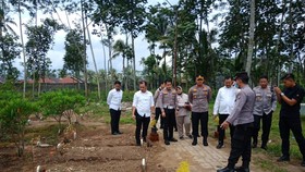 Polres Malang Cek Lokasi Makam Jelang Autopsi Korban Kanjuruhan