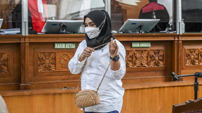 Asisten rumah tangga (ART) Ferdy Sambo, Susi, memberikan sejumlah kesaksian yang membingungkan dalam sidang lanjutan perkara pembunuhan Brigadir J.