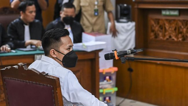 Poin-poin Kesaksian Bharada E soal Ferdy Sambo, Putri dan Brigadir J Bharada E memberi kesaksian baru di persidangan kasus pembunuhan Brigadir J, Rabu (30/11).