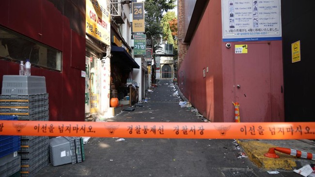 WNI yang tinggal di Korea Selatan membeberkan pengalaman saat itu mengikuti festival Halloween di Itaewon pada Sabtu (29/10).