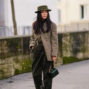 5 Ide Outfit untuk Bulan November yang Wajib Dicoba, dari Serba Coklat hingga ala Parisian