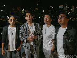 Ada Band: Aldi Taher Pas Jadi Model Klip Manusia Bodoh