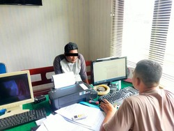 Pemandu Lagu di Malang Dihajar Pelanggan Hingga Dilarikan ke RS
