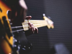 Chord Gitar Lagu Barat Tahun 1970-an (Sweet Emotion, Imagine, Across the Universe)