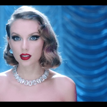 img-title Pat McGrath Rias Taylor Swift di 'Bejeweled', Makeup Fantasi dengan Kristal yang Glamor