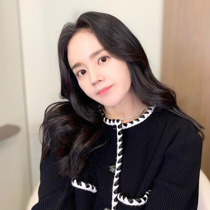 <p>Meski tak lagi muda dan sudah melahirkan dua orang anak, Han Ga In masih mencuri perhatian publik karena memiliki paras yang cantik dan disebut-sebut menolak tua alias awet muda, lho, Bunda. (Foto: Instagram@hangaingagari)</p>