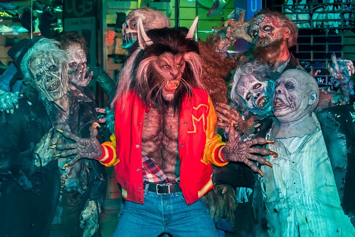 Tahun 2017 ia jadi manusia serigala yang mana terinspirasi akan jalan cerita video klip lagu Thriller milik Michael Jackson. Foto: GC Images/Gilbert Carrasquillo