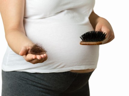 Rambut Rontok Jadi Tanda Hamil Anak Laki-laki? Simak Faktanya