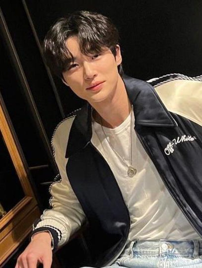 Kemampuan aktingnya semakin diakui setelah membintangi drama Record of Youth dan Flower Crew Joseon Marriage Agency./ foto: instagram.com/byeonwooseok
