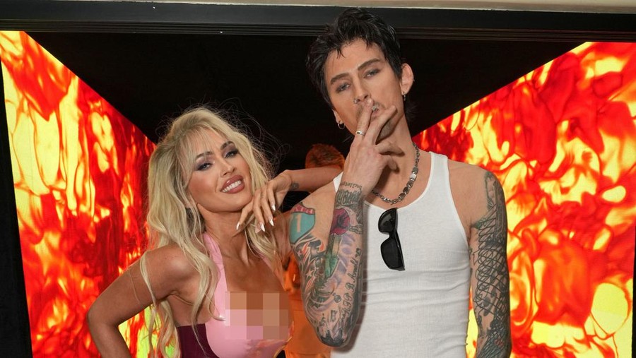 BEVERLY HILLS, CALIFORNIA - OCTOBER 28: (L-R) Megan Fox and Machine Gun Kelly attend the Casamigos Halloween Party Returns in Beverly Hills on October 28, 2022 in Beverly Hills, California. (Photo by Michael Kovac/Getty Images for Casamigos)