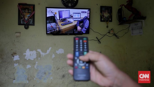 Beberapa stasiun TV masih siaran analog meski dengan kualitas gambar yang buruk usai ASO, sementara TV digital pun belum begitu terjamin.