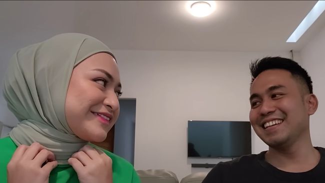 Nathalie dan mantan pacar curhat awal mula CLBK dan kini kembali dekat setelah terpisah sekitar 10 tahun. 