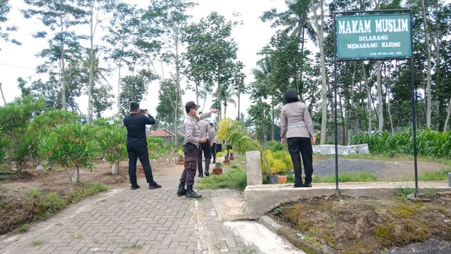 Setelah sempat membatalkan proses autopsi karena dugaan intimidasi, ayah korban Kanjuruhan akhirnya bersedia kembali setelah dapat perlindungan LPSK.