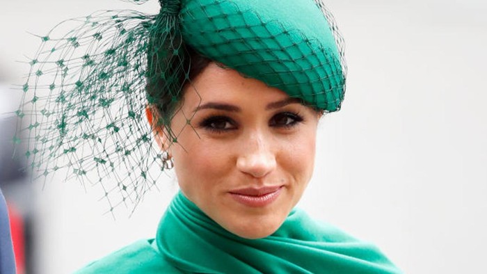 Potret Meghan Markle yang terlihat cantik memakai busana serba hijau/Getty Images/Max Mumby/Indigo