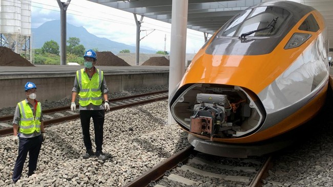PT Kereta Cepat Indonesia China (KCIC) menegaskan kereta yang anjlok di proyek kereta cepat bukan bagian rangkaian Kereta Cepat Jakarta-Bandung (KCJB).