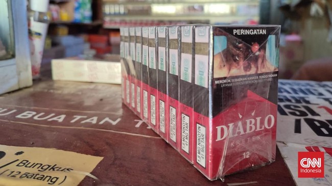 Pengurus Harian YLKI Agus Suyatno menyarankan penyederhanaan layer cukai agar rokok murah tidak membanjiri pasar.