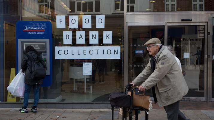 ROMFORD, ENGLAND - OCTOBER 27: A food bank collection is advertised in the window of a Halifax building society branch on South Street on October 27, 2022 in Romford, England. (File. John Keeble/Getty Images)