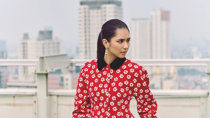 img-title Anti Bosan, Intip Padu Padan Warna Hitam yang Modis ala Mikha Tambayong