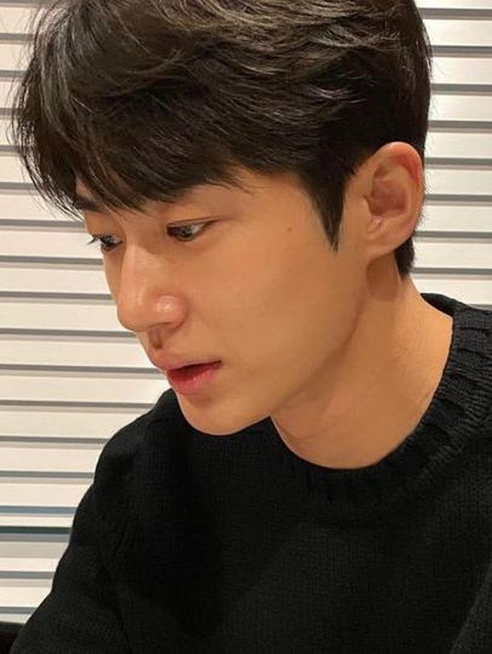 Setelah menyelesaikan wajib militer, Byeon Woo Seok igin fokus berkarier sebagai aktor. Ia kemudian pindah agensi ke BH Entertainment, lalu kini berada di Varo Entertainment./ foto: instagram.com/byeonwooseok