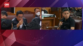 VIDEO: Adzan Romer Lihat Sambo Pakai Sarung Tangan Hitam