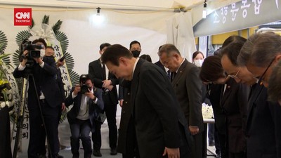 img-title VIDEO: Presiden Korsel Beri Penghormatan untuk Korban Tragedi Itaewon