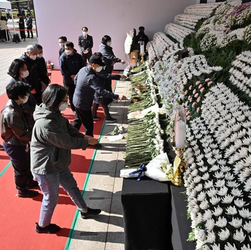 img-title Fakta Baru Tragedi Itaewon: Penyebab 'Utama' Hingga Kurangnya Pengawasan Pihak Kepolisian
