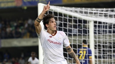 img-title 2 Gol di Pengujung Laga, Roma Kalahkan Verona