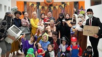 <p>Zaskia Adya Mecca adalah salah satu satu keluarga selebriti yang merayakan Halloween dengan pesta kostum, Bunda. (Foto: Instagram @zaskiadyamecca)<br /><br /><br /></p>