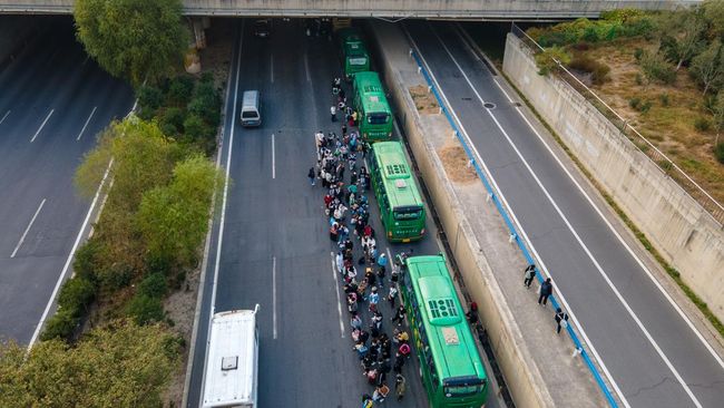 Buruh Pabrik iPhone Kabur, Rela Tolak Bonus, Jalan Kaki 3 Jam