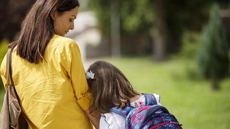 5 Penyebab Separation Anxiety pada Anak Jelang Masuk Sekolah