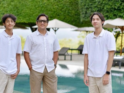 7 Potret Dua Anak Laki-laki Andre Taulany, Ganteng Seperti Sang Ayah