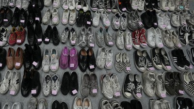 img-title FOTO: Baju-Sepatu Korban Pengingat Pilu Tragedi Halloween Itaewon