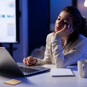 Duh, 4 Penyakit Ini Rawan Mengintai Saat Kamu Terlalu Sering Begadang