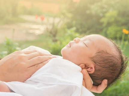 Cara Menjemur Bayi dengan Benar dan Ketahui 5 Manfaatnya untuk Kesehatan