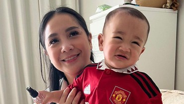img-title Gemas! Rayyanza 'Cipung' Mejeng di Instagram Manchester United