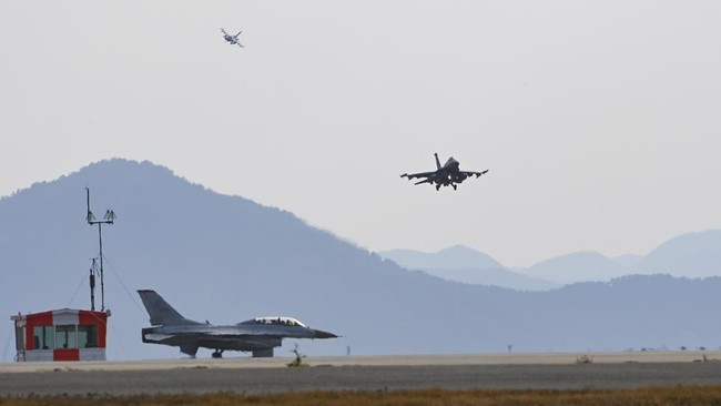 Amerika Serikat dan Korea Selatan menggelar latihan menembak peluncur rudal Korea Utara setelah diteror peluru kendali terus-menerus oleh Poyongyang.