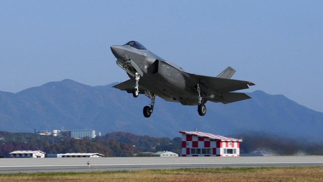 Korea Utara dilaporkan mengirim 180 jet tempur mereka di dekat Korea Selatan, Seoul kemudian mengerahkan 80 jet tempur.