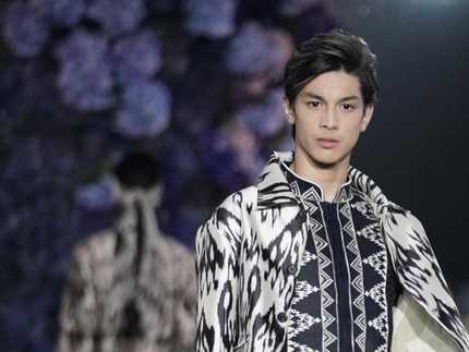 7 Potret Tampan Eddy Meijer, Anak Maudy Koesnaedi yang Disebut Mirip Idol K-pop