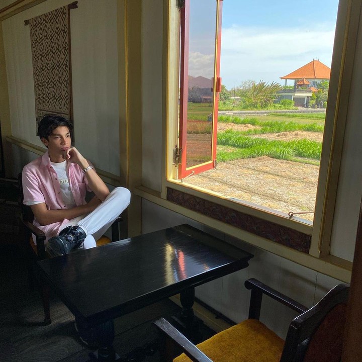 <p>Eddy memang penuh dengan pesona, tidak salah jika para netizen mengaguminya ya Bunda. (Foto: Instagram @eddy_mm)</p>