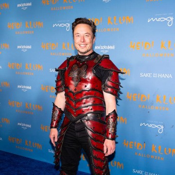 Elon Musk Pakai Kostum Seharga Ratusan Juta di Pesta Halloween Heidi Klum