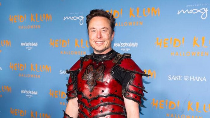 Elon Musk Pakai Kostum Seharga Ratusan Juta di Pesta Halloween Heidi Klum