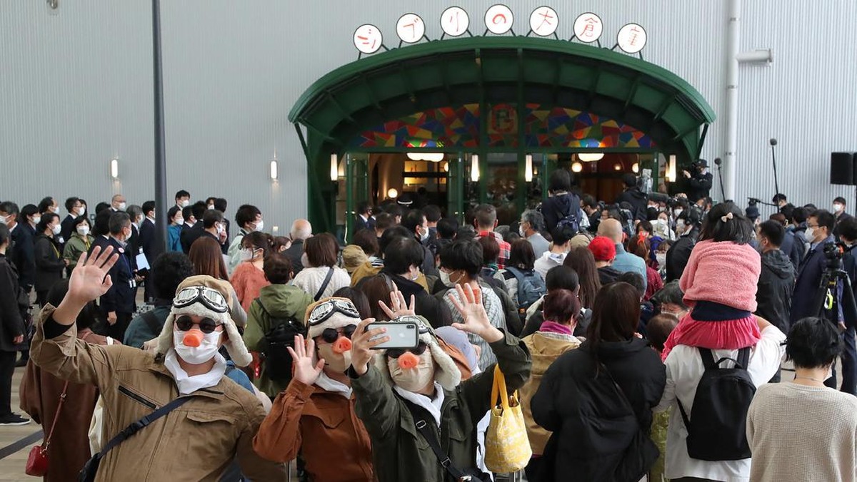 FOTO: Penggemar Anime Serbu Pembukaan Resmi Ghibli Park di Jepang