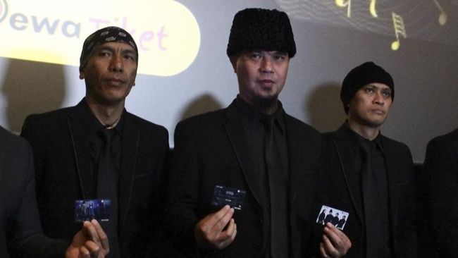 Promotor mengatakan penundaan Konser Dewa 19 seiring dengan rentetan tragedi di acara dengan jumlah massa besar yang terjadi baru-baru ini.