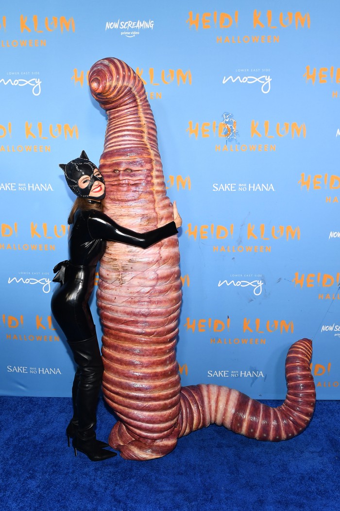 Tahun 2022 saat sang anak Leni jadi Catwoman, Heidi Klum memilih jadi cacing! Foto: Getty Images for Heidi Klum/Noam Galai