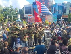 Penampakan Bendera Bintang Kejora-Atribut KNPB Jelang Pemakaman Filep Karma