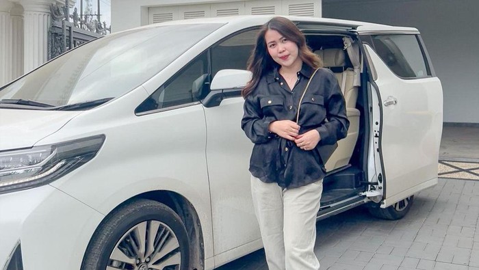 Ini Kisah Sukses Perempuan Asal Palembang di Usia 25 Tahun, Punya Brand Skincare & Indomaret Samping Rumah!