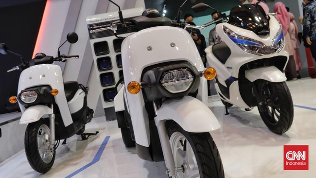 Untuk sepeda motor, pemerintah menyiapkan sebesar Rp6,5 juta per unit mulai tahun depan, dan untuk mobil listrik belum dijelaskan.