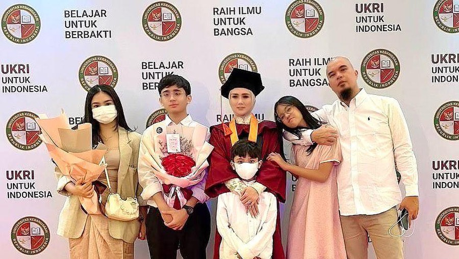 Mulan Jameela, Ahmad Dhani dan keluarga