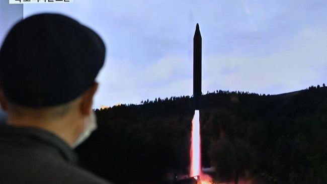 Bikin Panas As & Korsel, Kim Jong Un Tembak 4 Rudal Balistik