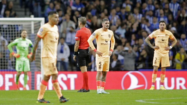 Atletico Madrid harus menerima kenyataan gagal ke Liga Europa setelah hanya jadi juru kunci grup B Liga Champions.